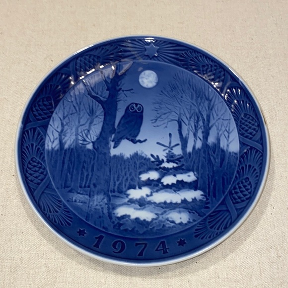 1974 Royal Copenhagen Christmas plate - Picture 1 of 2